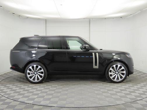 2025 Land Rover Range Rover P530 SE