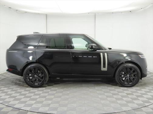 2025 Land Rover Range Rover P550e SE