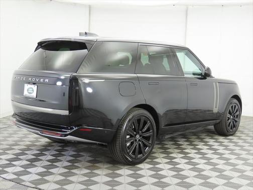 2025 Land Rover Range Rover P550e SE