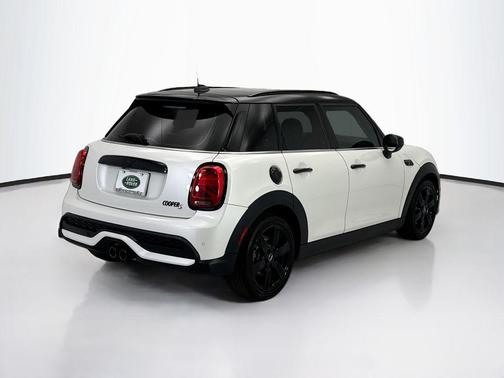 Nanuq White Metallic 2023 MINI Hardtop Cooper S