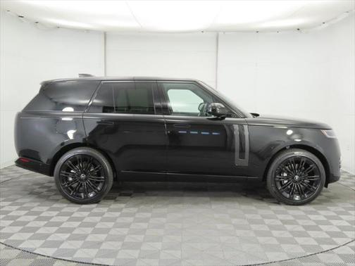2025 Land Rover Range Rover P400 SE