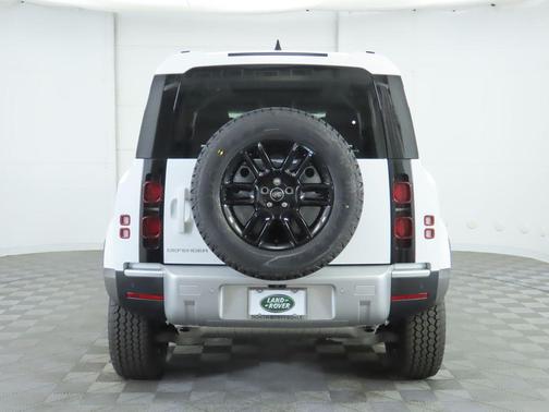 2025 Land Rover Defender 110 P300