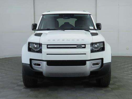 2025 Land Rover Defender 110 P300