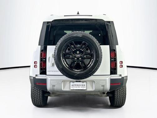 2025 Land Rover Defender 110 P300