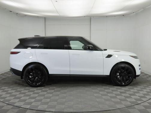 2026 Land Rover Range Rover Sport SE