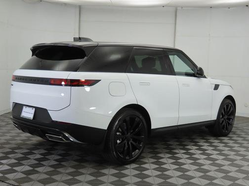 2026 Land Rover Range Rover Sport SE