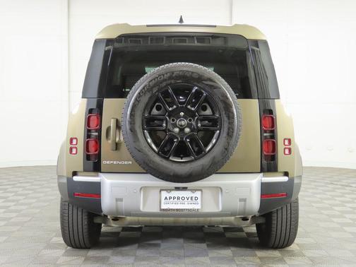 2025 Land Rover Defender 110 P300