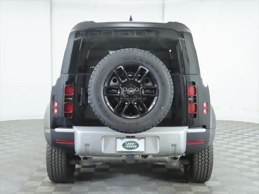 2025 Land Rover Defender 110 P400 S