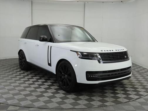2025 Land Rover Range Rover P550e SE