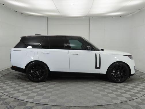 2025 Land Rover Range Rover P550e SE