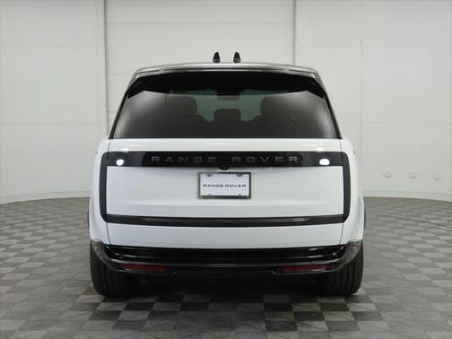 2025 Land Rover Range Rover P550e SE