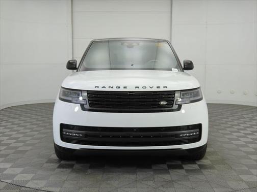 2025 Land Rover Range Rover P550e SE