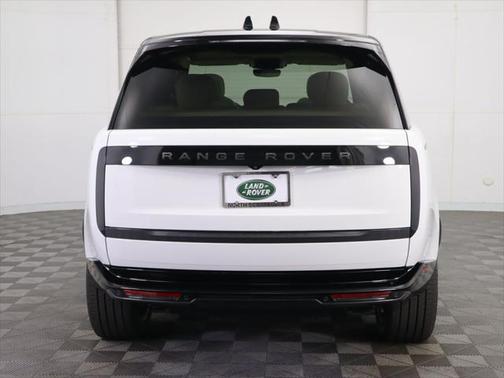 2025 Land Rover Range Rover P400 SE