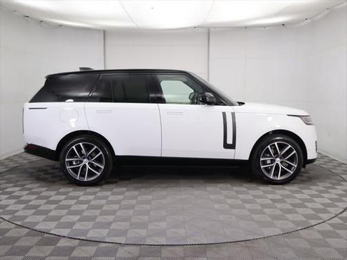 2025 Land Rover Range Rover P400 SE