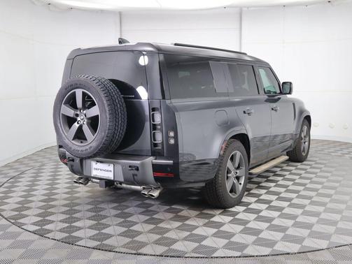 2025 Land Rover Defender V8