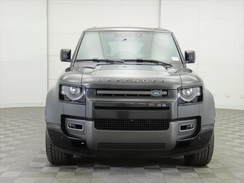 2025 Land Rover Defender V8