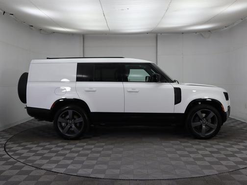 2024 Land Rover Defender 130 P400 Outbound