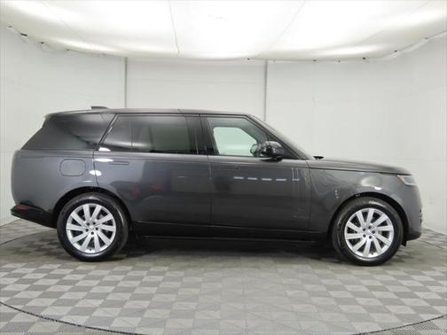 2025 Land Rover Range Rover P400 SE 7 Seat