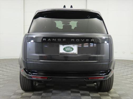 2025 Land Rover Range Rover P400 SE 7 Seat