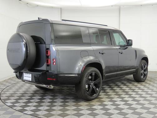 2025 Land Rover Defender 130 P400 X-Dynamic SE