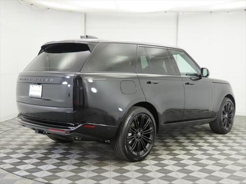 2025 Land Rover Range Rover P530 SE