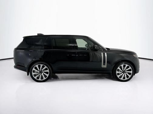 Santorini Black Metallic 2026 Land Rover Range Rover P400 SE 7 Seat