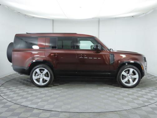 2025 Land Rover Defender 130 P400 X-Dynamic SE