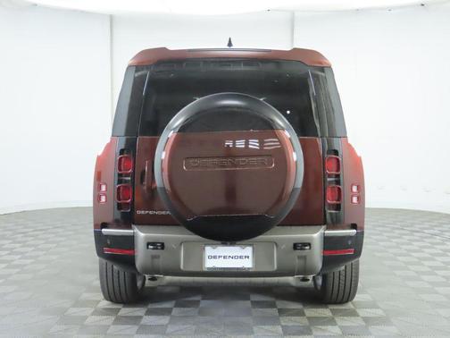 2025 Land Rover Defender 130 P400 X-Dynamic SE