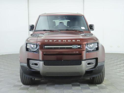 2025 Land Rover Defender 130 P400 X-Dynamic SE