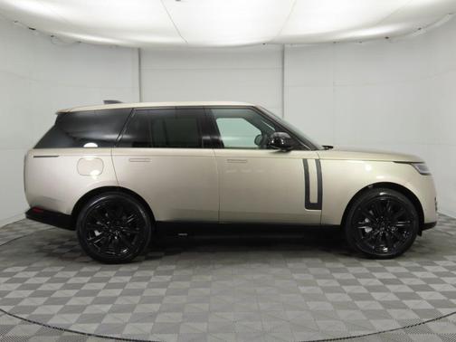 2026 Land Rover Range Rover P550e SE