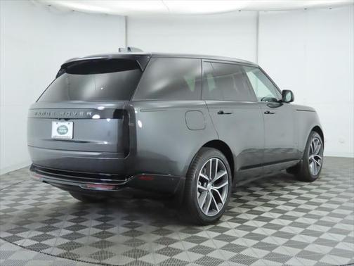 2025 Land Rover Range Rover P550e SE