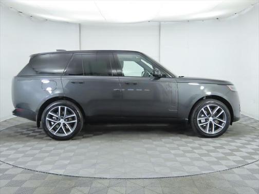 2025 Land Rover Range Rover P550e SE