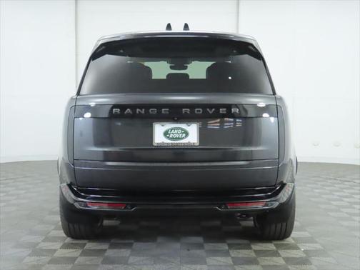 2025 Land Rover Range Rover P550e SE