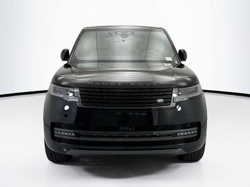 Santorini Black Metallic 2026 Land Rover Range Rover P400 SE 7 Seat