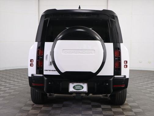 2025 Land Rover Defender 130 P400 X-Dynamic SE