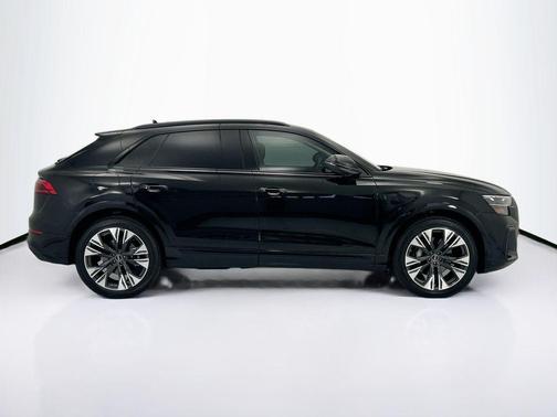 2025 Audi Q8 55 Premium Plus