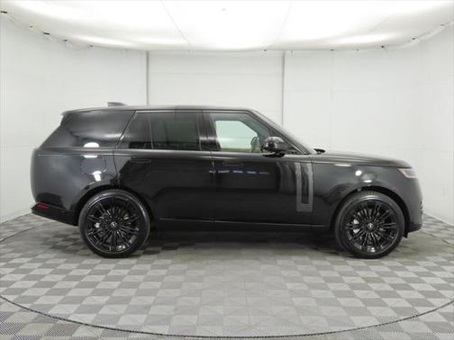 2025 Land Rover Range Rover P530 SE