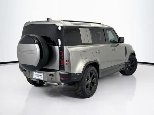 Silicon Silver Premium Metallic 2024 Land Rover Defender 110 P400 X-Dynamic SE