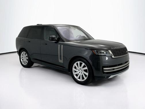 Carpathian Grey Premium Metallic 2023 Land Rover Range Rover P400 SE