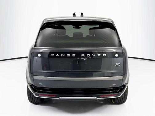 Carpathian Grey Premium Metallic 2023 Land Rover Range Rover P400 SE