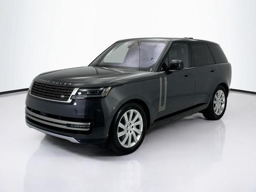 Carpathian Grey Premium Metallic 2023 Land Rover Range Rover P400 SE