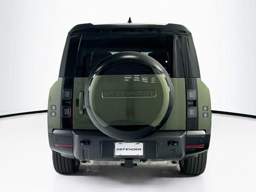 Woolstone Green Metallic 2026 Land Rover Defender P400 X-Dynamic SE