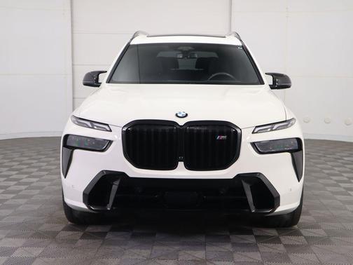 2025 BMW X7 M60i