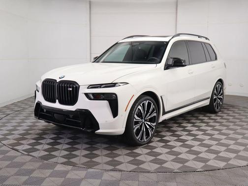 2025 BMW X7 M60i