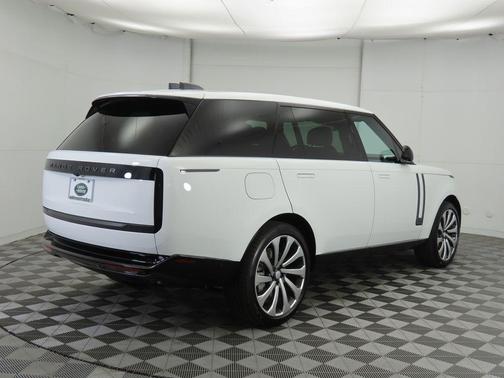 2025 Land Rover Range Rover P530 SE 7 Seat
