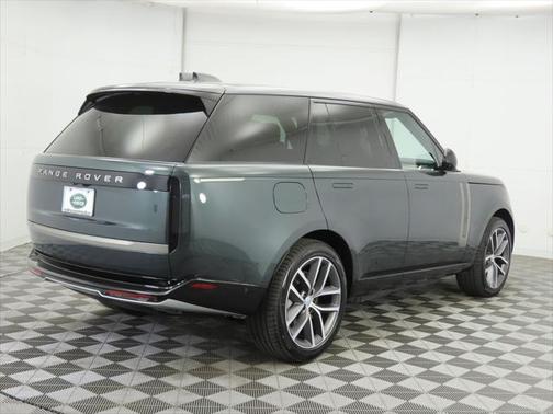 2025 Land Rover Range Rover P550e SE