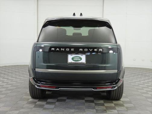 2025 Land Rover Range Rover P550e SE