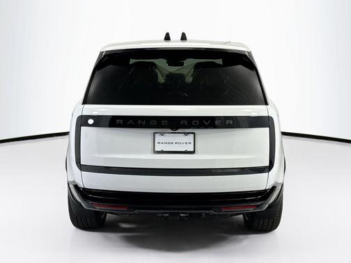 Fuji White 2026 Land Rover Range Rover P400 SE 7 Seat