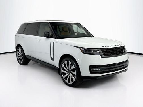 Fuji White 2026 Land Rover Range Rover P400 SE 7 Seat