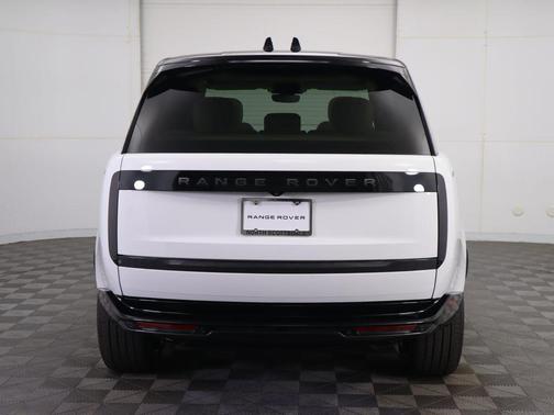 2025 Land Rover Range Rover P400 SE